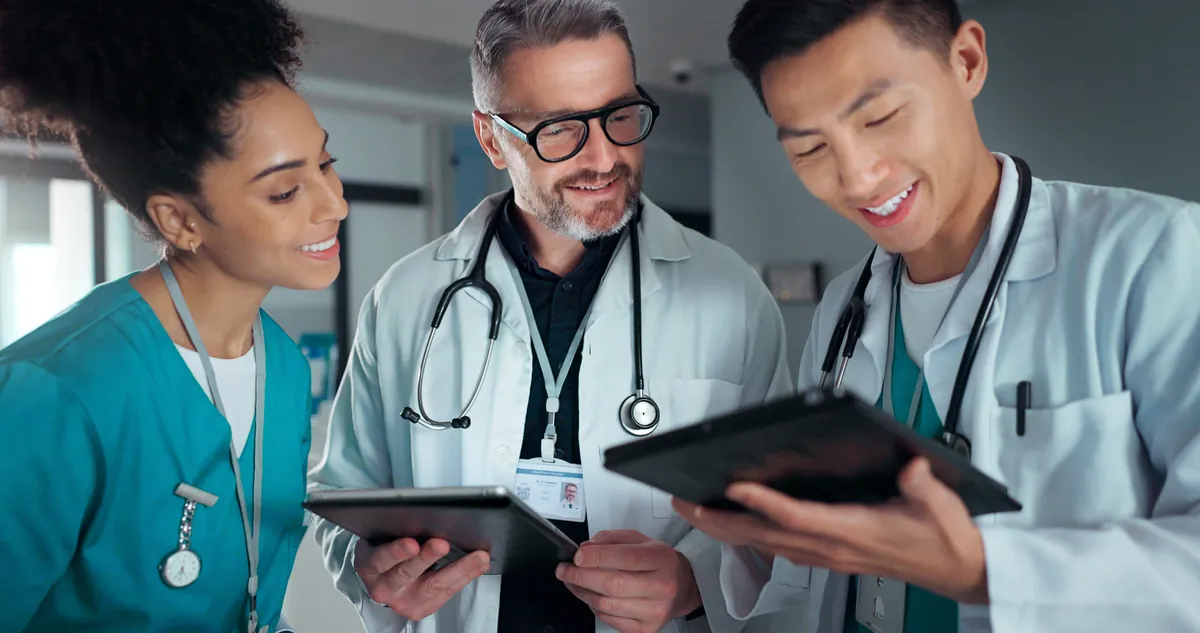 Beratungsgespräch mit einem Klinik-Team